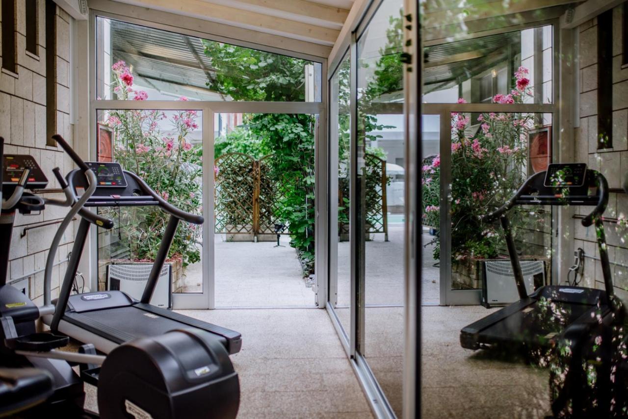 Hotel Lalla Beauty & Relax Чезенатико Экстерьер фото